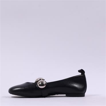 Wonders Lulu Flat Pump Disc Detail - Black Leather
